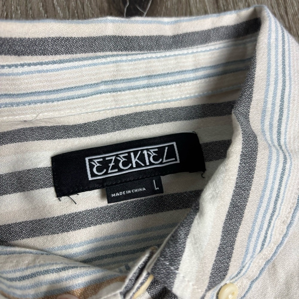 Ezekiel Men's L Button Up Shirt Beige Striped Woven Cotton Short Sleeve Pocket - Picture 4 of 9